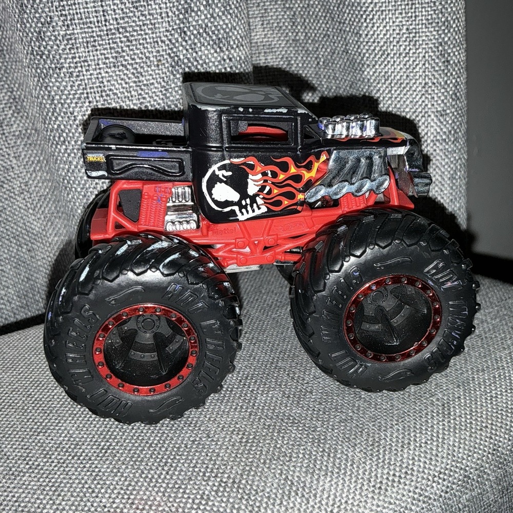 Hot Wheels Monster Jam‎ Truck 1:64 Bone Shaker Diecast Vehicle Black Red Skull